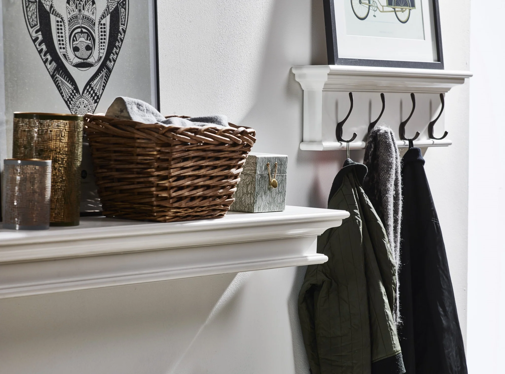 Classic White Four Hook Hanging Coat Rack By Homeroots - Image 7